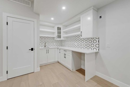 2021 26 Avenue Sw, Calgary, AB - Indoor Photo Showing Other Room