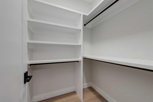 2021 26 Avenue Sw, Calgary, AB - Indoor With Storage