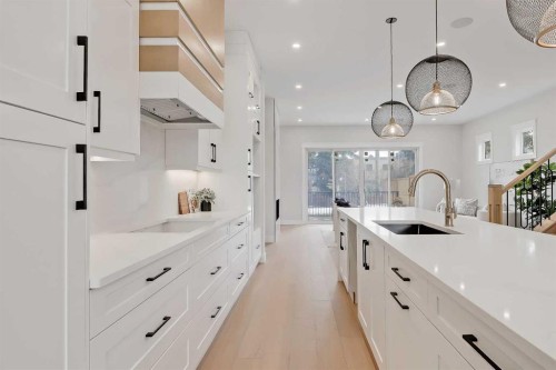 2021 26 Avenue Sw, Calgary, AB - Indoor Photo Showing Kitchen With Upgraded Kitchen