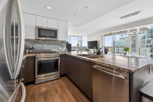 1703-510 6 Avenue Se, Calgary, AB - Indoor Photo Showing Kitchen With Stainless Steel Kitchen With Double Sink With Upgraded Kitchen