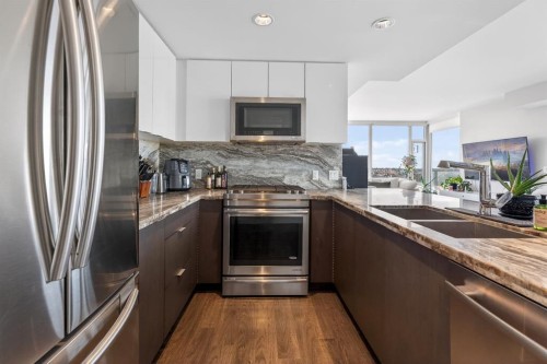 1703-510 6 Avenue Se, Calgary, AB - Indoor Photo Showing Kitchen With Stainless Steel Kitchen With Double Sink With Upgraded Kitchen