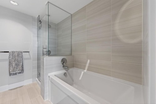 1703-510 6 Avenue Se, Calgary, AB - Indoor Photo Showing Bathroom