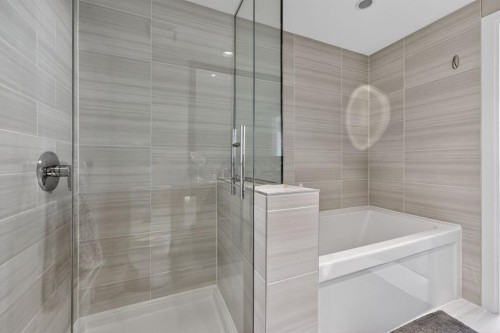 1703-510 6 Avenue Se, Calgary, AB - Indoor Photo Showing Bathroom
