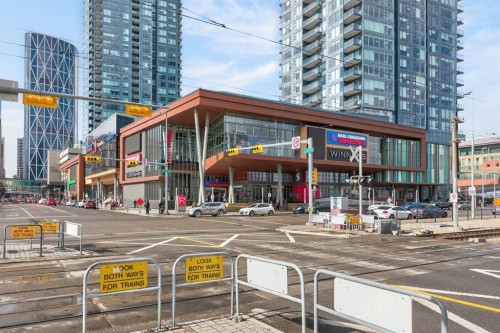 1703-510 6 Avenue Se, Calgary, AB - Outdoor With Balcony