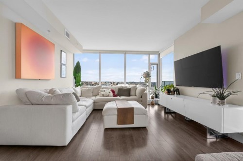 1703-510 6 Avenue Se, Calgary, AB - Indoor Photo Showing Living Room