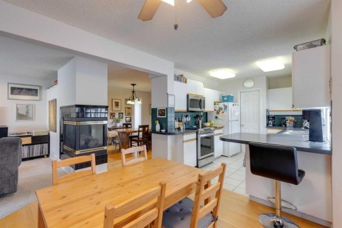 926 19 Avenue Nw, Calgary, AB - Indoor Photo Showing Kitchen