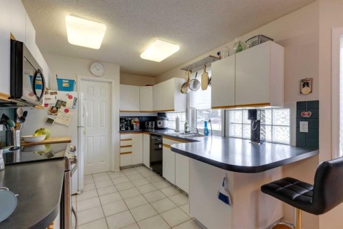 926 19 Avenue Nw, Calgary, AB - Indoor Photo Showing Kitchen