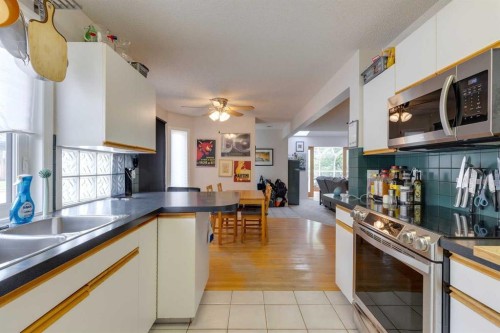 926 19 Avenue Nw, Calgary, AB - Indoor Photo Showing Kitchen With Double Sink