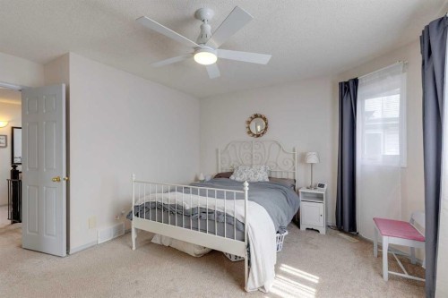 926 19 Avenue Nw, Calgary, AB - Indoor Photo Showing Bedroom
