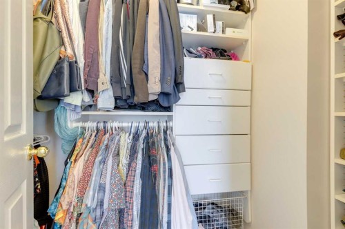 926 19 Avenue Nw, Calgary, AB - Indoor With Storage