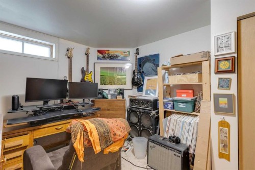 926 19 Avenue Nw, Calgary, AB - Indoor Photo Showing Other Room