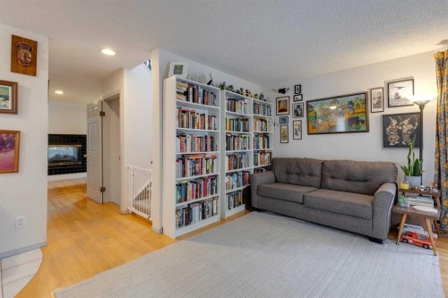 926 19 Avenue Nw, Calgary, AB - Indoor Photo Showing Other Room