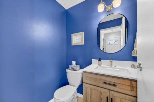 81 Queen Anne Close Se, Calgary, AB - Indoor Photo Showing Bathroom