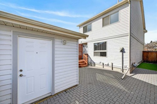81 Queen Anne Close Se, Calgary, AB - Outdoor With Exterior