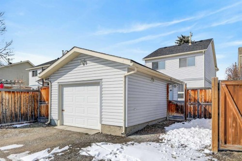 81 Queen Anne Close Se, Calgary, AB - Outdoor With Exterior
