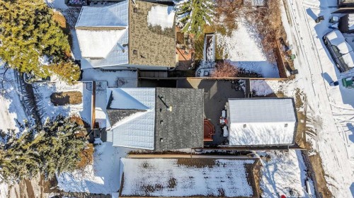 81 Queen Anne Close Se, Calgary, AB - Outdoor