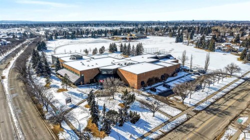 81 Queen Anne Close Se, Calgary, AB - Outdoor With View