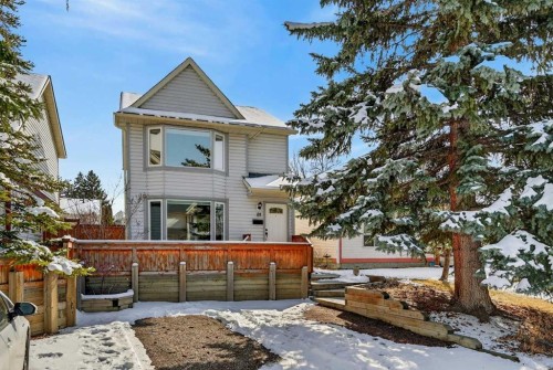 81 Queen Anne Close Se, Calgary, AB - Outdoor