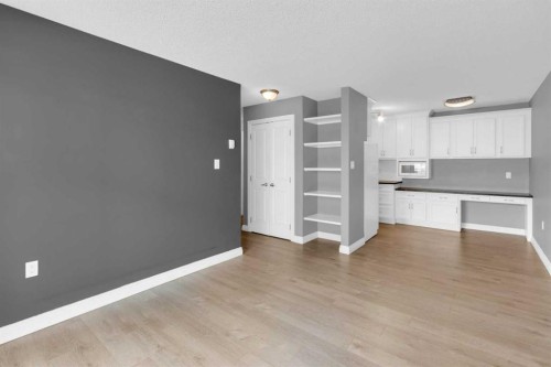 210-1602 11 Avenue Sw, Calgary, AB - Indoor Photo Showing Kitchen