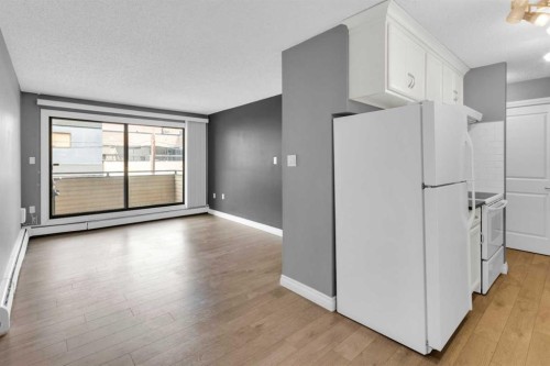 210-1602 11 Avenue Sw, Calgary, AB - Indoor Photo Showing Other Room