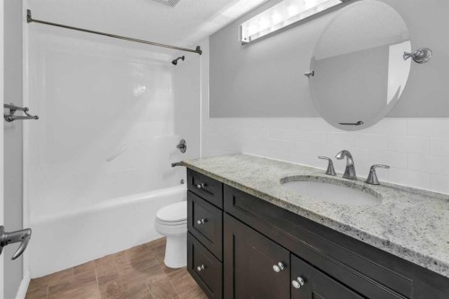 210-1602 11 Avenue Sw, Calgary, AB - Indoor Photo Showing Bathroom