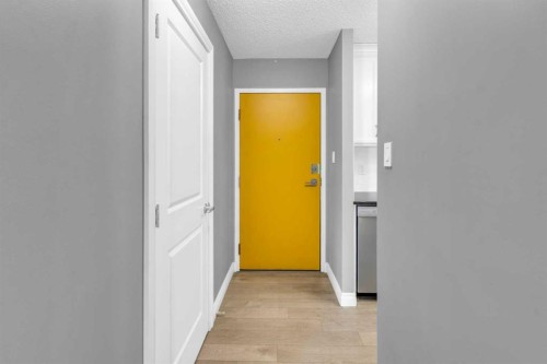 210-1602 11 Avenue Sw, Calgary, AB - Indoor Photo Showing Other Room