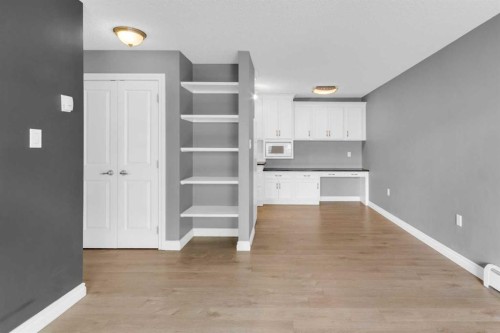 210-1602 11 Avenue Sw, Calgary, AB - Indoor Photo Showing Other Room
