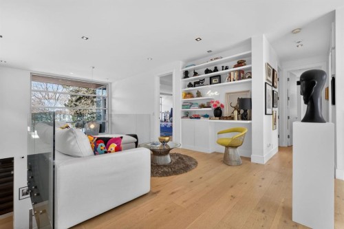 31 Windsor Crescent Sw, Calgary, AB - Indoor