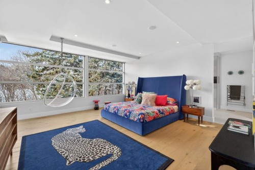 31 Windsor Crescent Sw, Calgary, AB - Indoor Photo Showing Bedroom