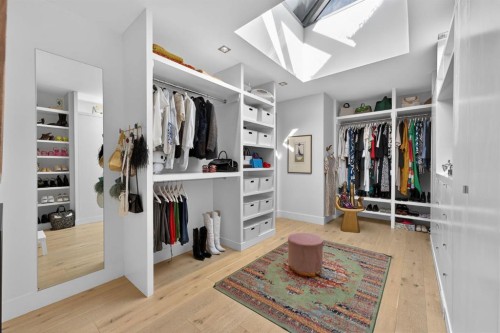 31 Windsor Crescent Sw, Calgary, AB - Indoor Photo Showing Other Room