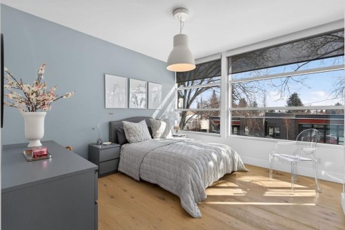 31 Windsor Crescent Sw, Calgary, AB - Indoor Photo Showing Bedroom