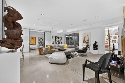 31 Windsor Crescent Sw, Calgary, AB - Indoor