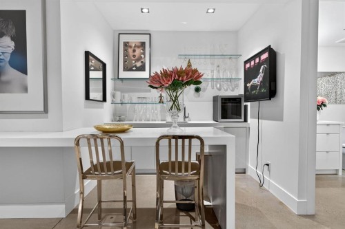 31 Windsor Crescent Sw, Calgary, AB - Indoor Photo Showing Dining Room
