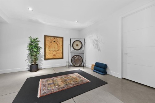 31 Windsor Crescent Sw, Calgary, AB - Indoor Photo Showing Other Room