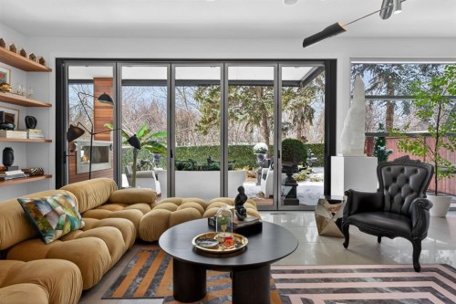 31 Windsor Crescent Sw, Calgary, AB - Indoor Photo Showing Living Room