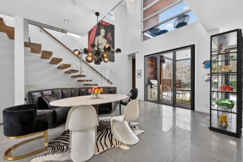 31 Windsor Crescent Sw, Calgary, AB - Indoor Photo Showing Other Room