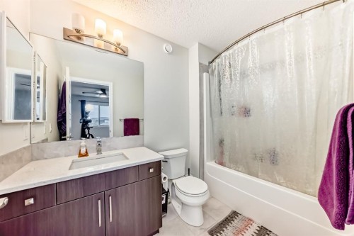 163 Evanscrest Way Nw, Calgary, AB - Indoor Photo Showing Bathroom