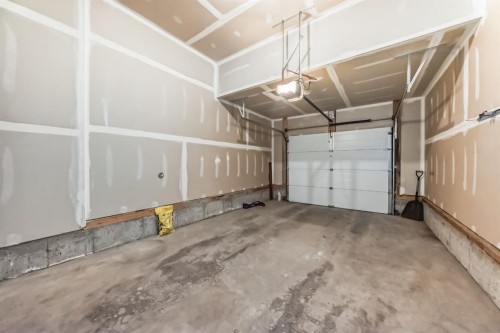 163 Evanscrest Way Nw, Calgary, AB - Indoor Photo Showing Garage
