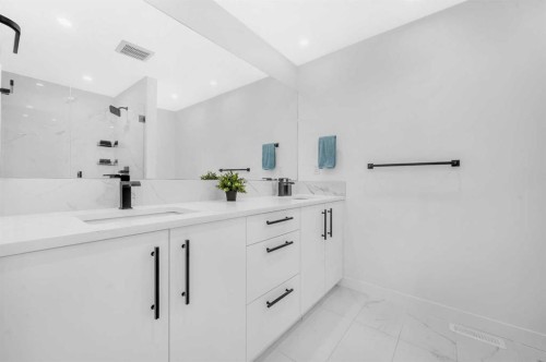 252-7820 Spring Willow Drive Sw, Calgary, AB - Indoor Photo Showing Bathroom