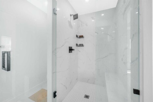 252-7820 Spring Willow Drive Sw, Calgary, AB - Indoor Photo Showing Bathroom