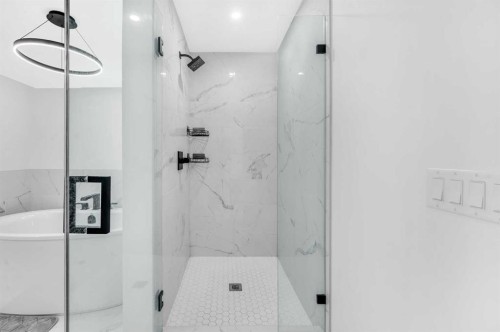 252-7820 Spring Willow Drive Sw, Calgary, AB - Indoor Photo Showing Bathroom