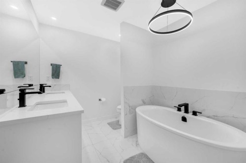 252-7820 Spring Willow Drive Sw, Calgary, AB - Indoor Photo Showing Bathroom