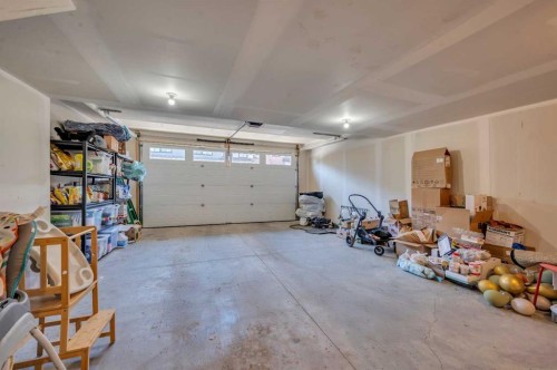 252-7820 Spring Willow Drive Sw, Calgary, AB - Indoor Photo Showing Garage
