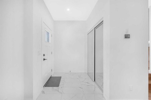 252-7820 Spring Willow Drive Sw, Calgary, AB - Indoor Photo Showing Other Room