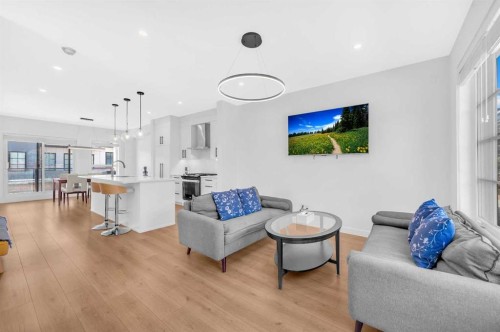 252-7820 Spring Willow Drive Sw, Calgary, AB - Indoor Photo Showing Living Room