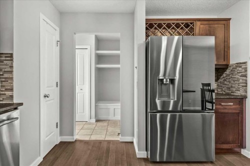 399 Copperpond Boulevard Se, Calgary, AB - Indoor