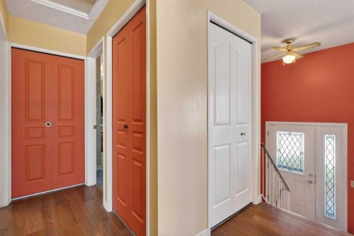 124 Lynnbrook Road Se, Calgary, AB - Indoor Photo Showing Other Room