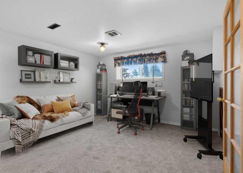 124 Lynnbrook Road Se, Calgary, AB - Indoor
