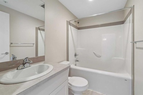 9205-101 Sunset Drive, Cochrane, AB - Indoor Photo Showing Bathroom