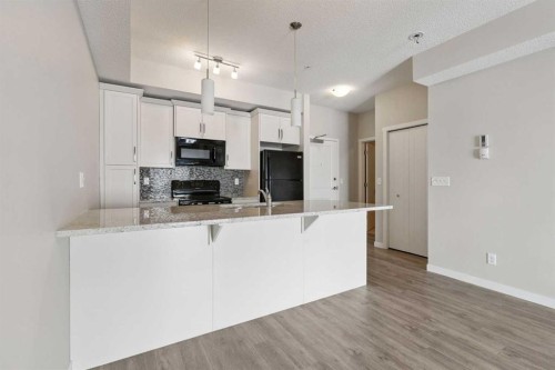 9205-101 Sunset Drive, Cochrane, AB - Indoor Photo Showing Kitchen
